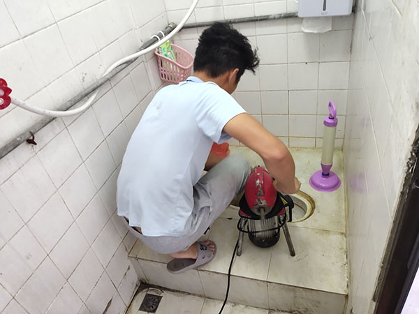 桂林肥皂掉到马桶里把马桶堵住了怎么办？马桶堵住了怎么办
