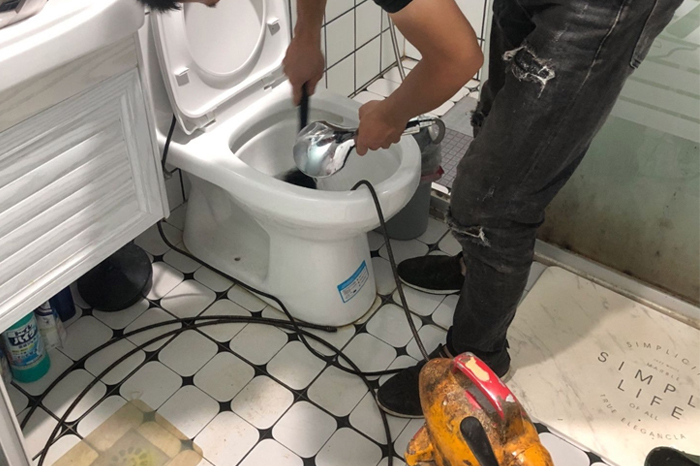 桂林马桶堵塞自己疏通还是找师傅?专业上门服务让你省时更省心